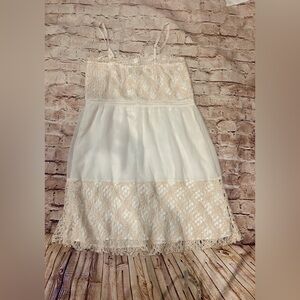 Simple lined lace and cream dress midi M/l